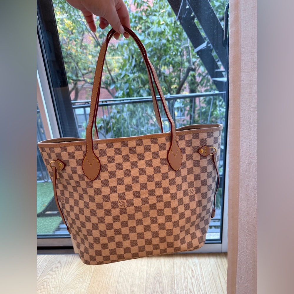 LV never full tote bag crème